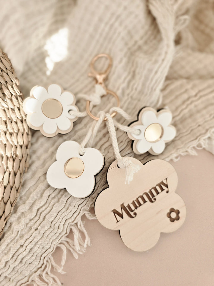 Personalised Daisy Flower Keyring - TilleyTree