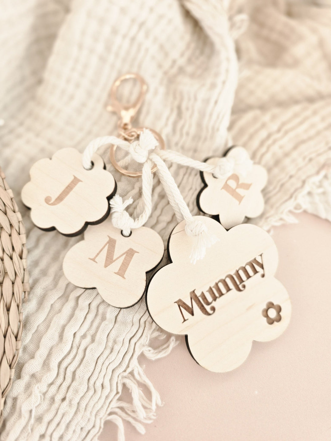 Personalised Daisy Flower Keyring - TilleyTree