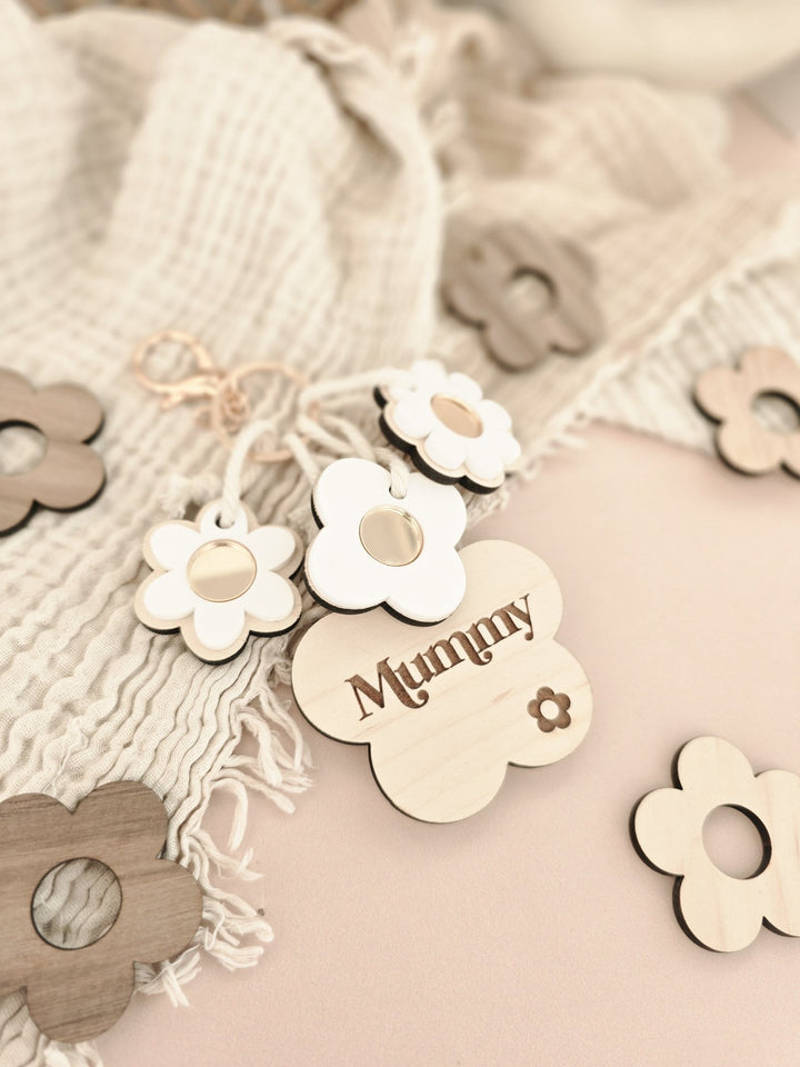 Personalised Daisy Flower Keyring - TilleyTree